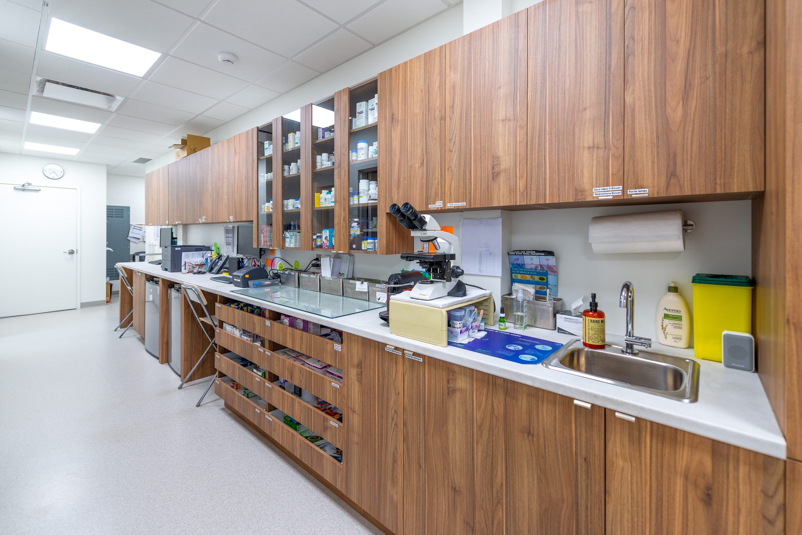 Laboratoire et pharmacie — Hôpital Vétérinaire Duvernay